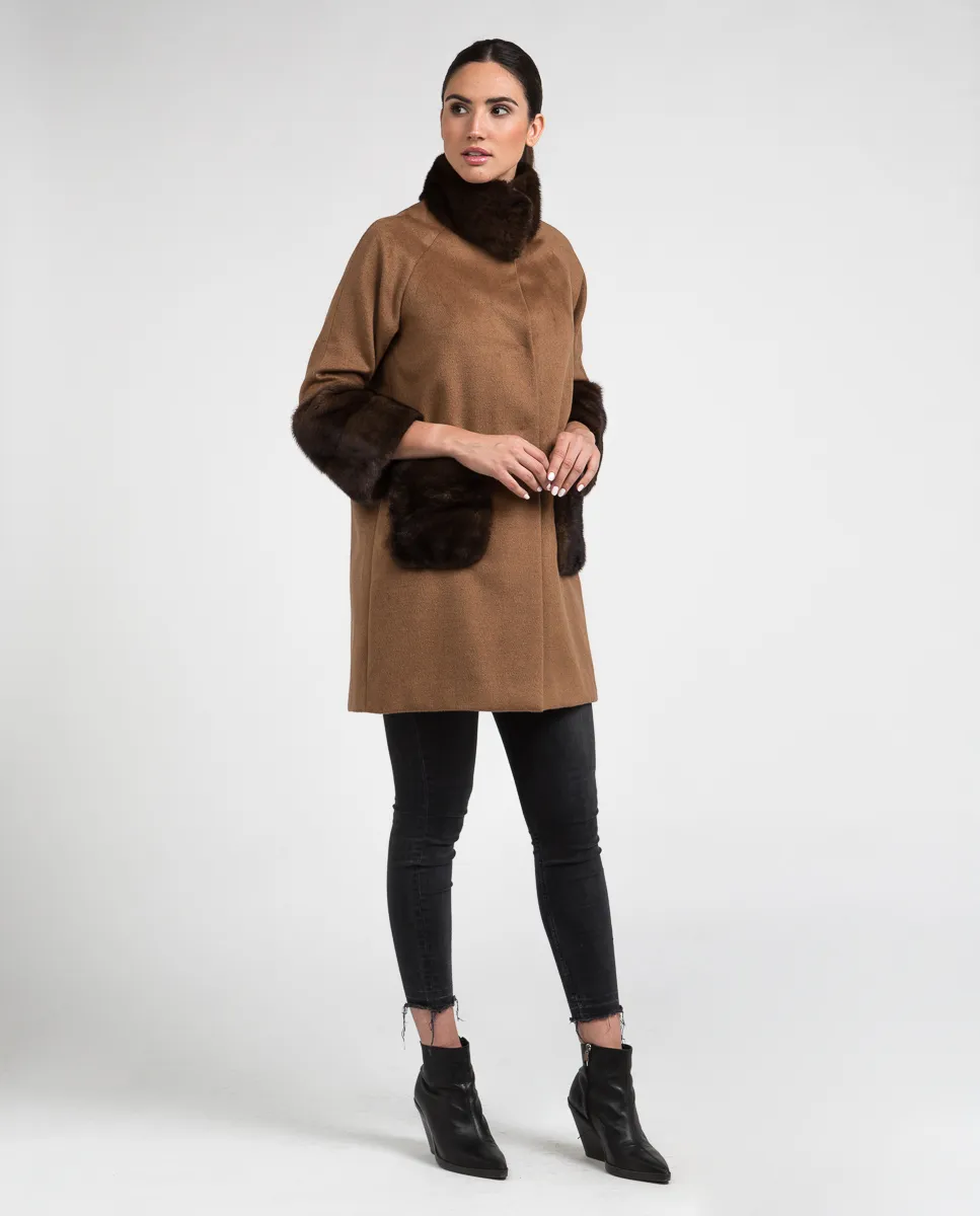 Abrigo de cashmere con detalles de pelo de visón