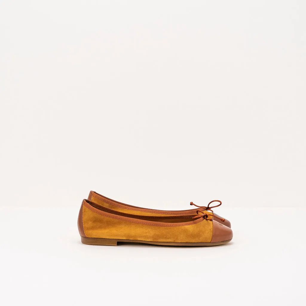 BAILARINA  SEIALE  HOSTE CAMEL