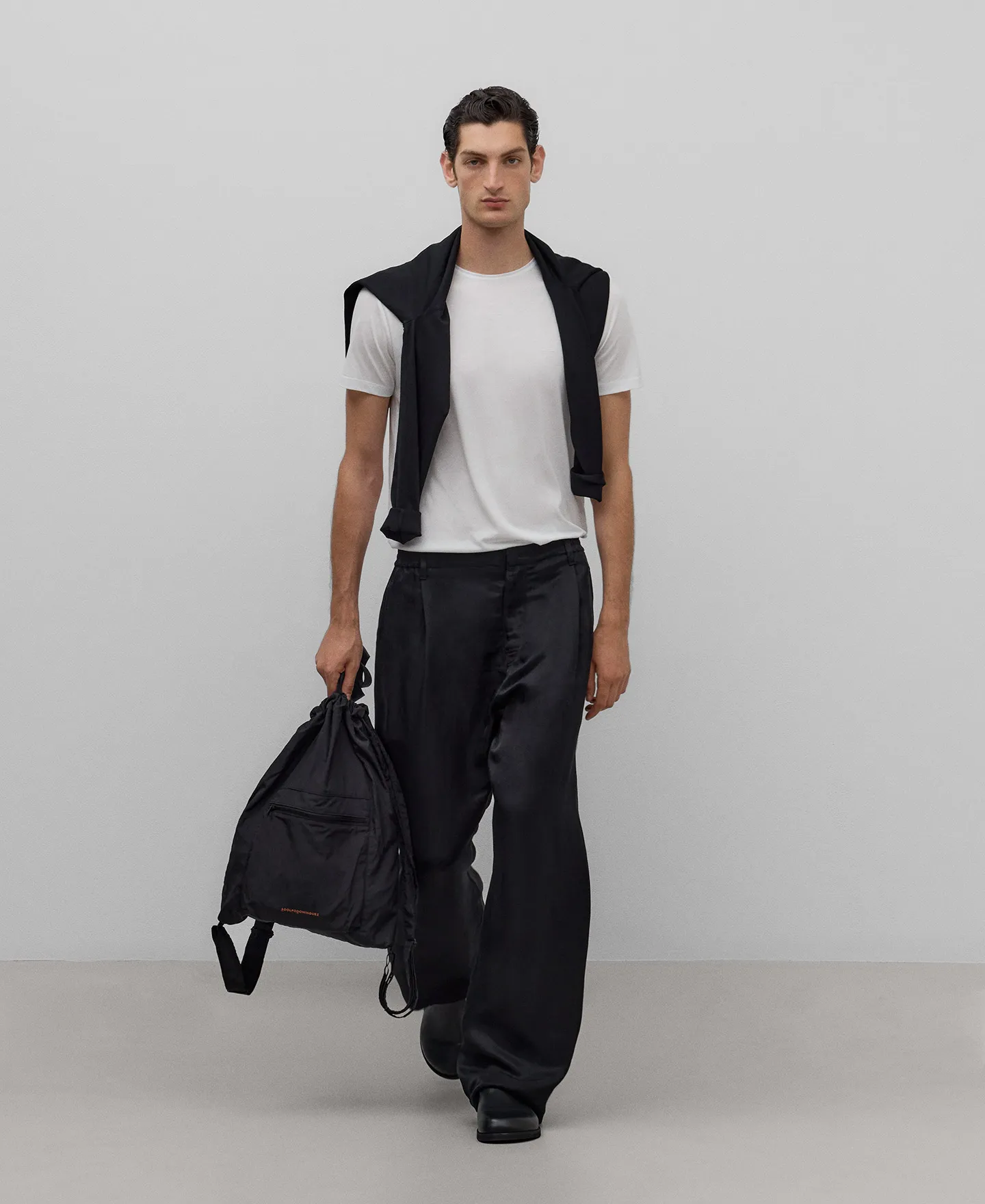 Black nylon shopper man