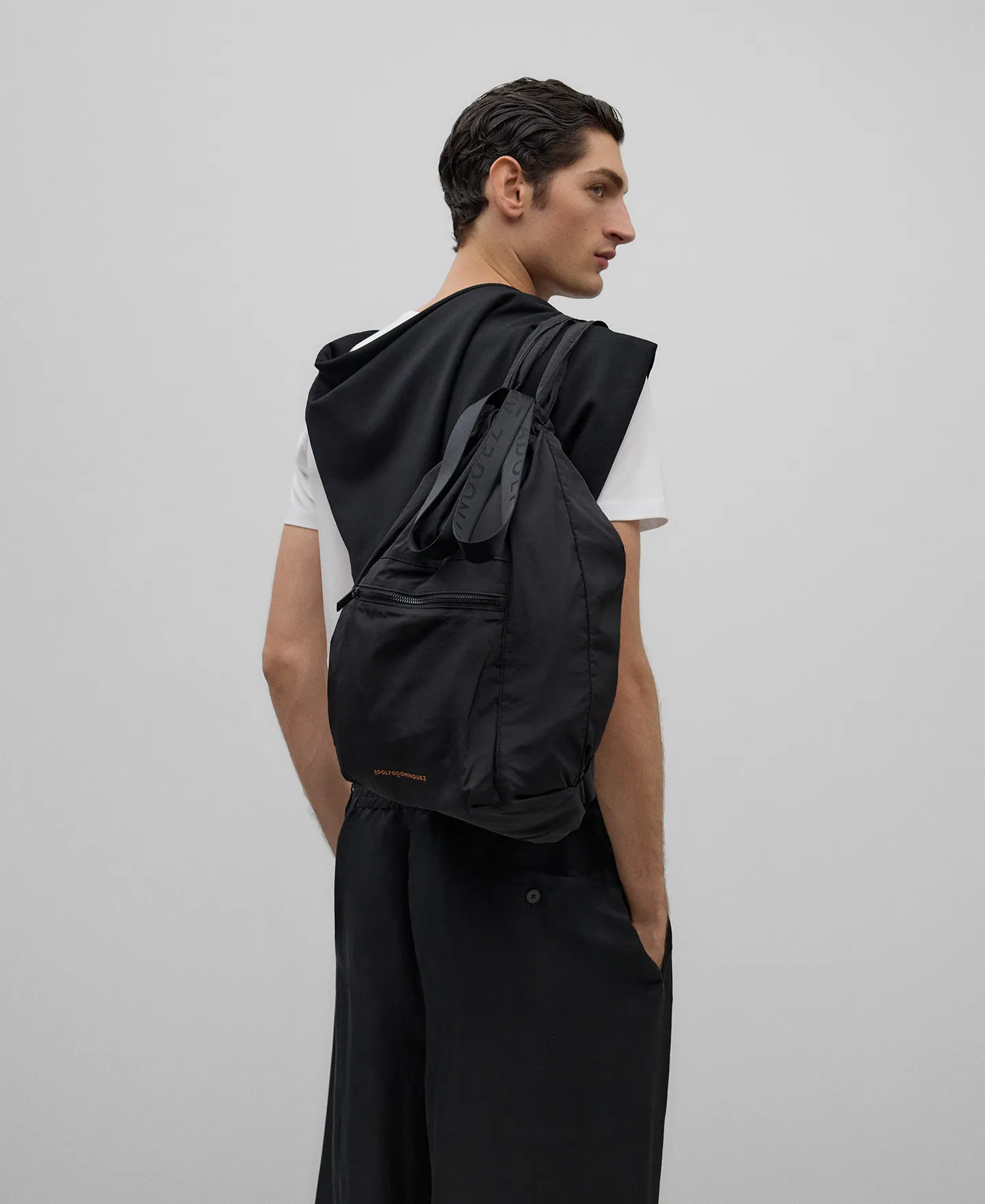 Black nylon shopper man