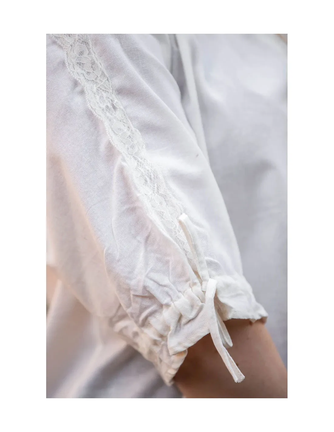 Blusa medieval manga corta modelo Sandra, blanco natural