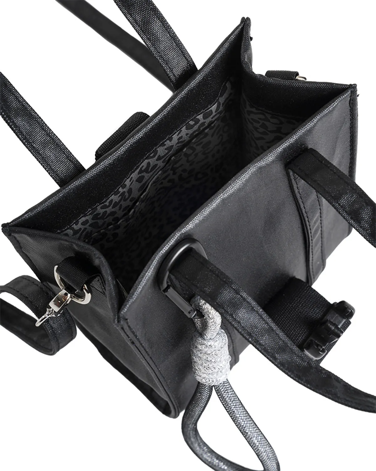Bolso tipo bandolera con llavero removible en silueta de moda