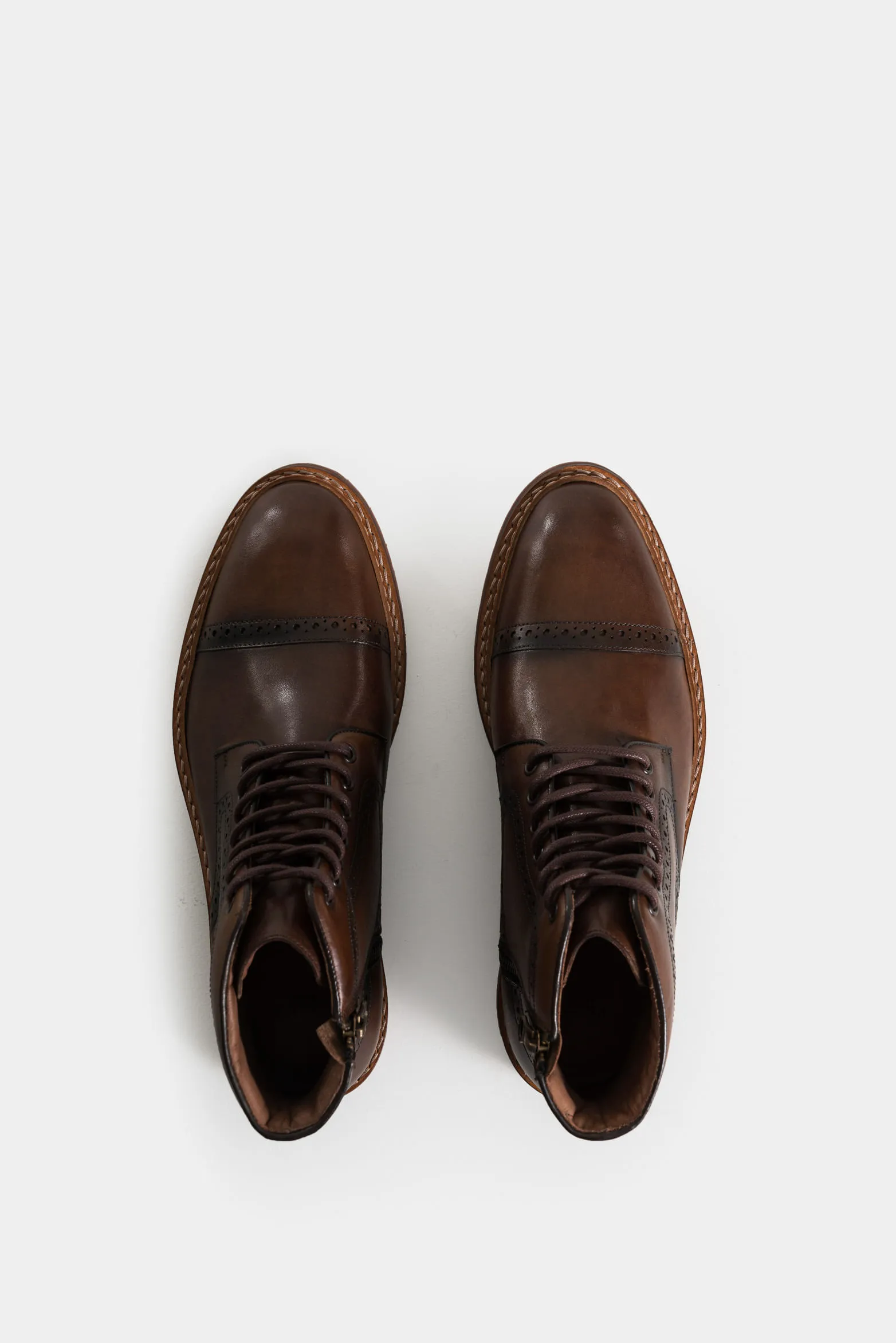Botas estepa de cuero liso para hombre detalle artesanal chiripiado