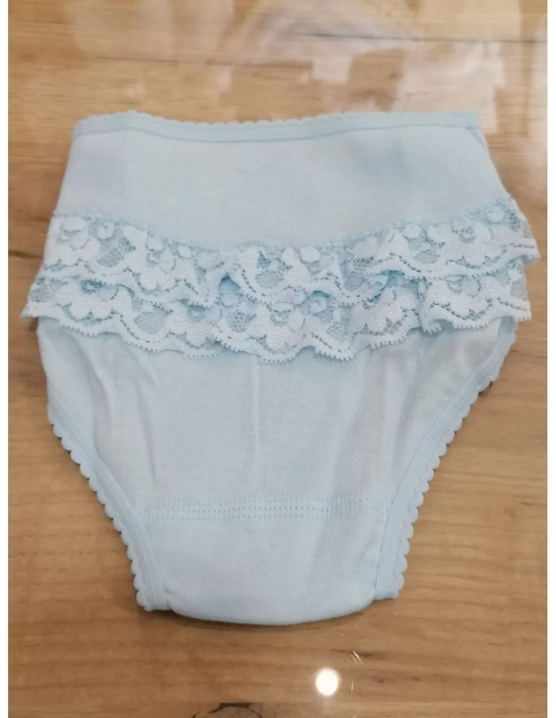 Braguita con volante de encaje para niña de Babidu