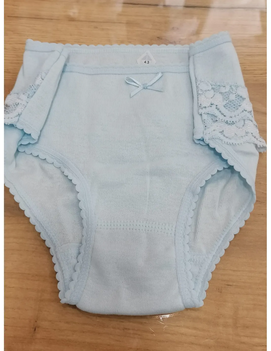 Braguita con volante de encaje para niña de Babidu