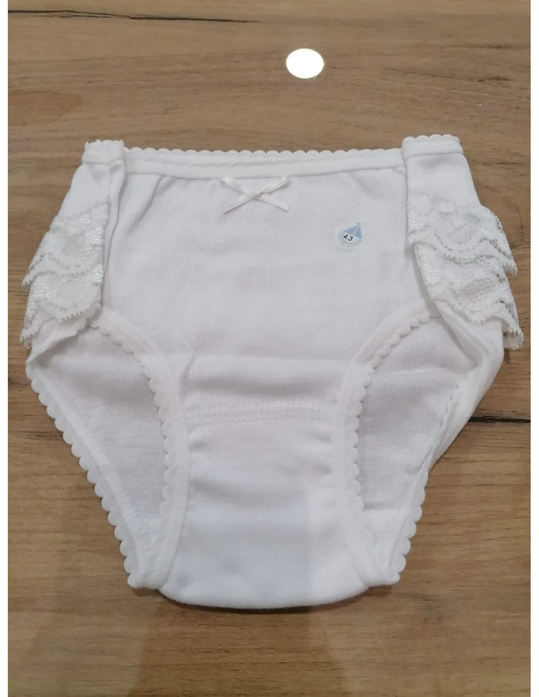 Braguita con volante de encaje para niña de Babidu