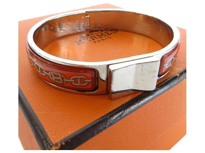 Brazalete de esmalte naranja y plata de Hermès 