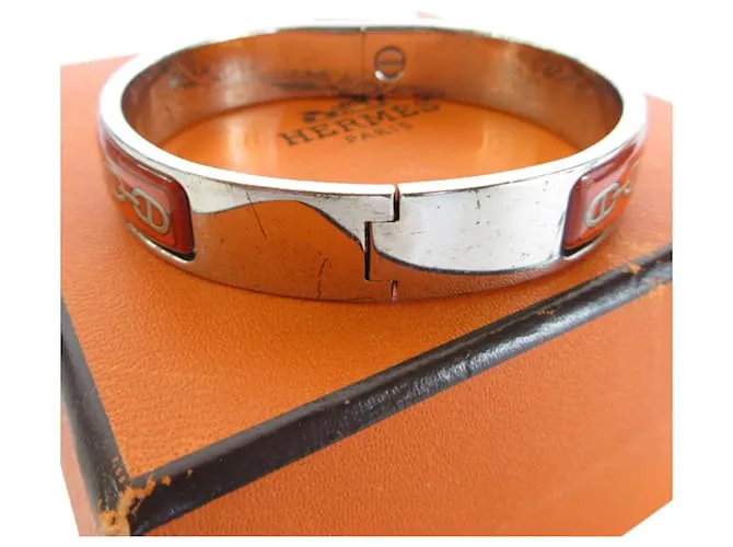 Brazalete de esmalte naranja y plata de Hermès 