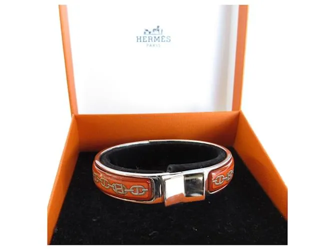 Brazalete de esmalte naranja y plata de Hermès 