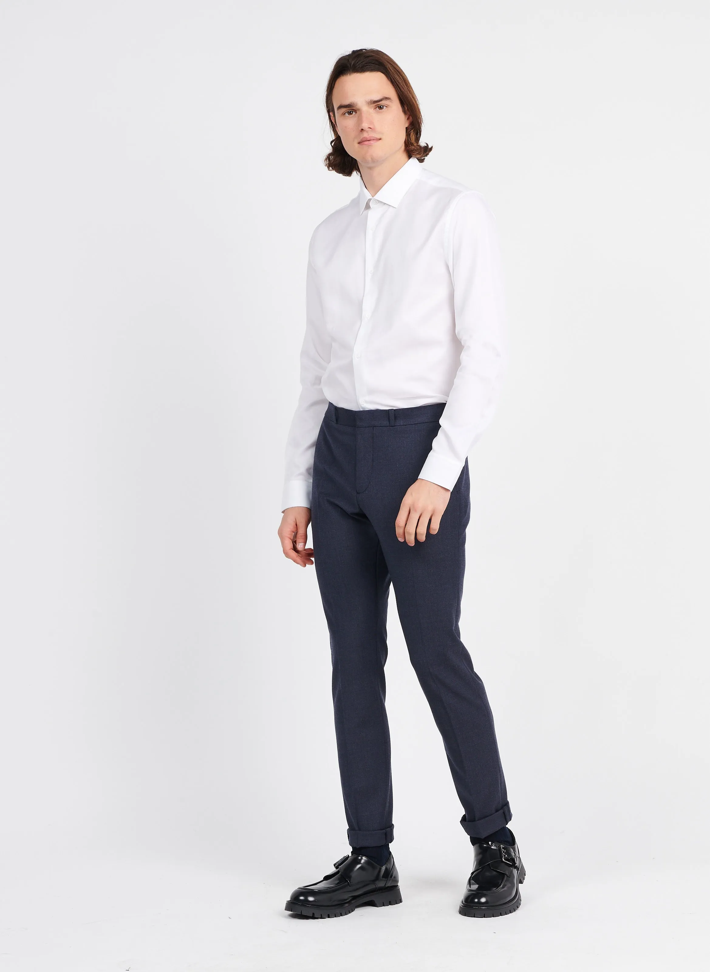 Camisa slim fit de algodón con cuello clásico en blanco