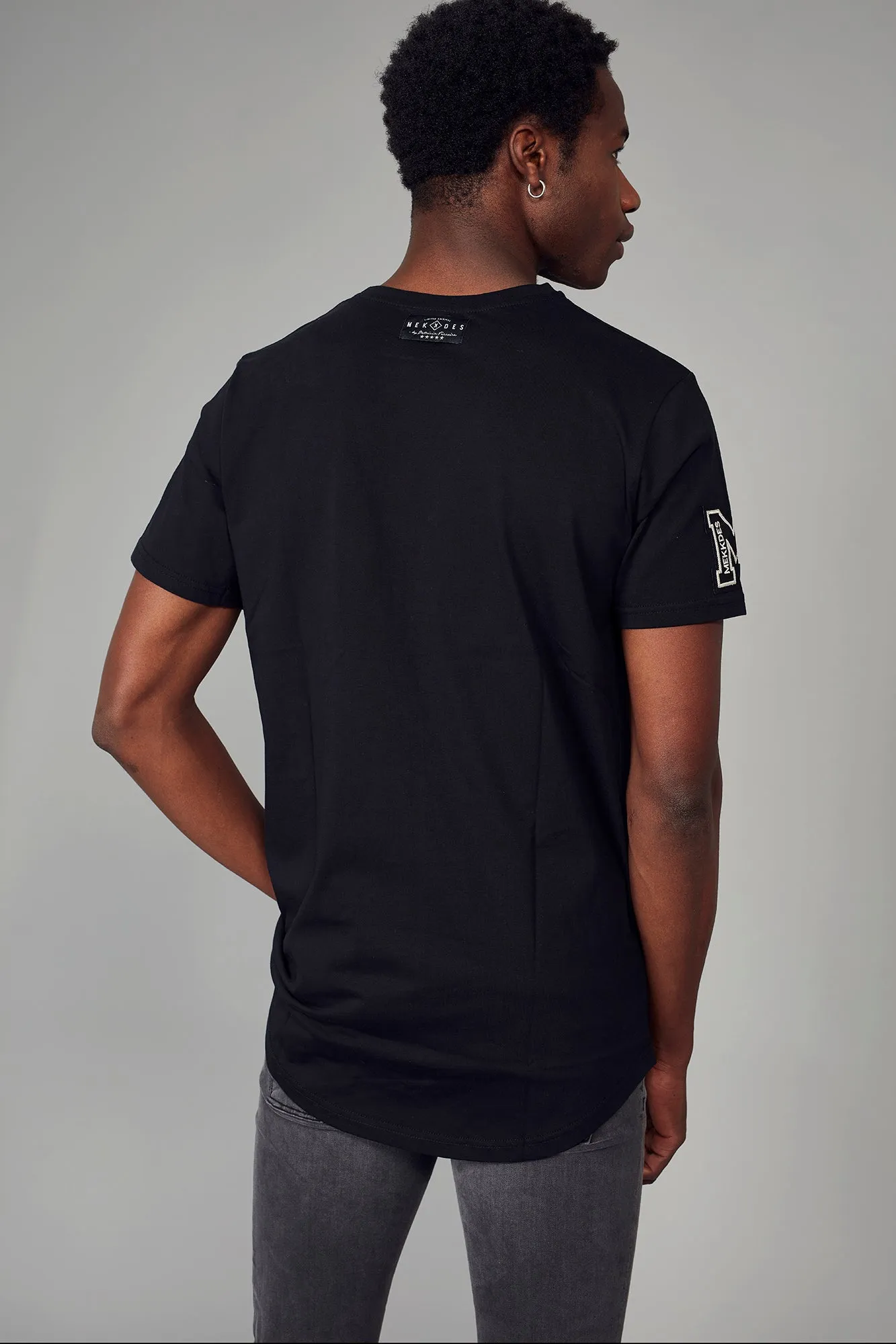Camiseta HE negra M & bajo redondeado