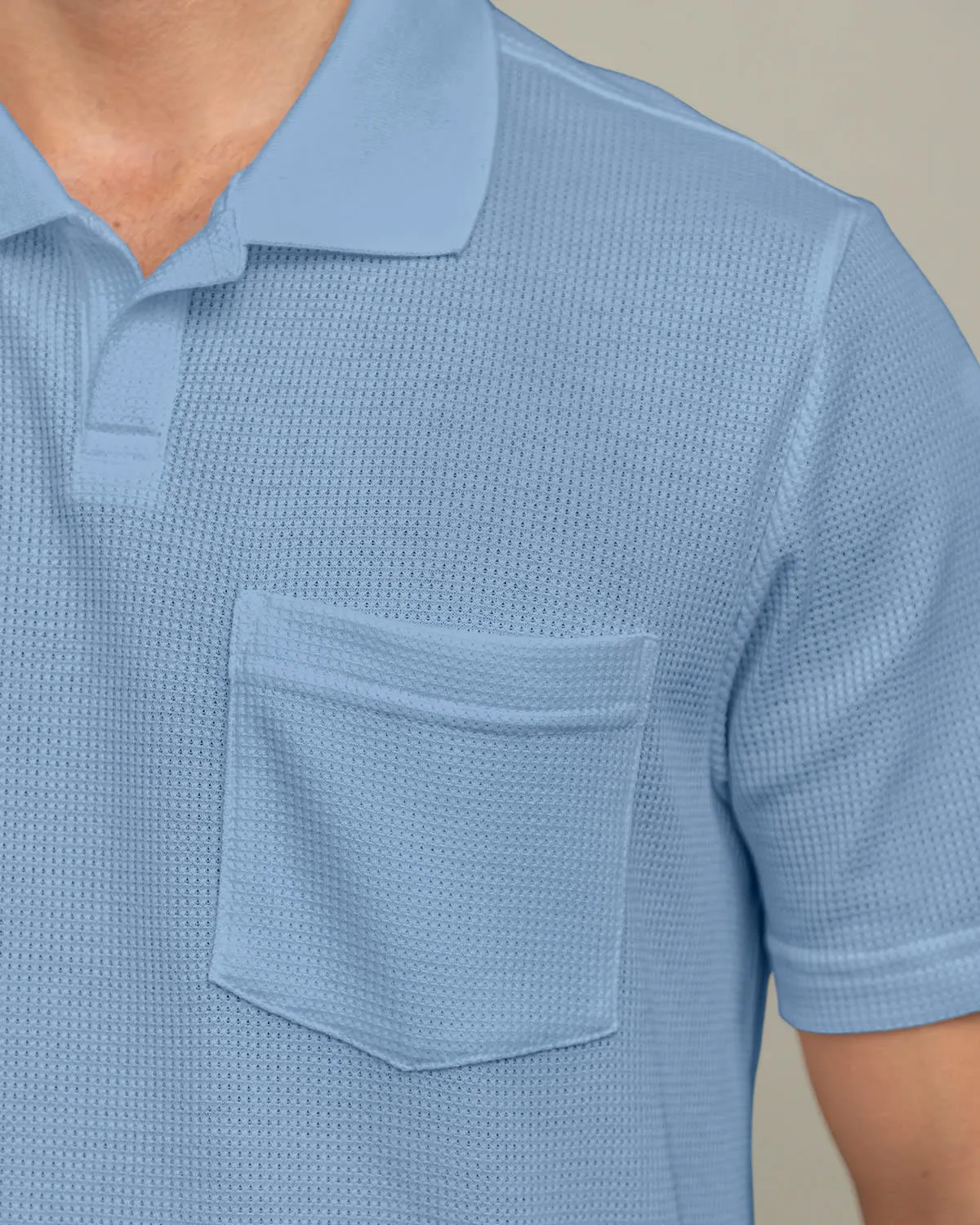 Camiseta tipo polo con bolsillo en frente