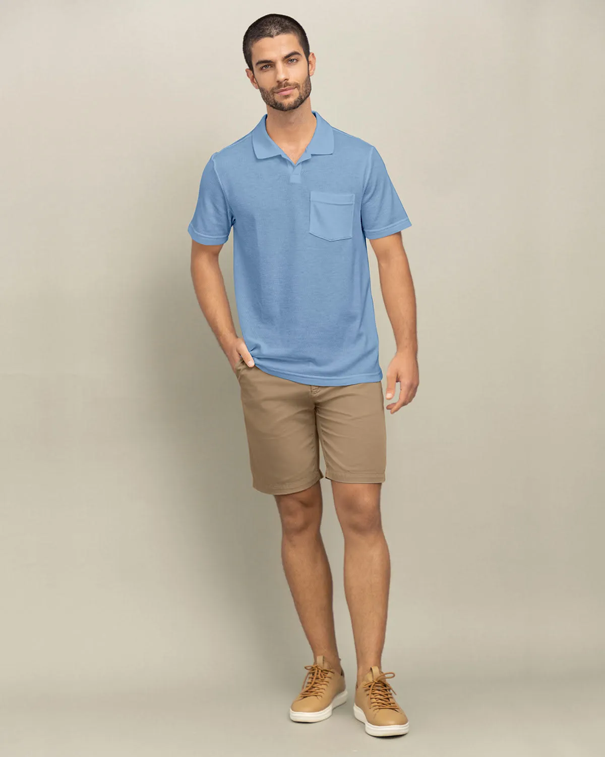 Camiseta tipo polo con bolsillo en frente