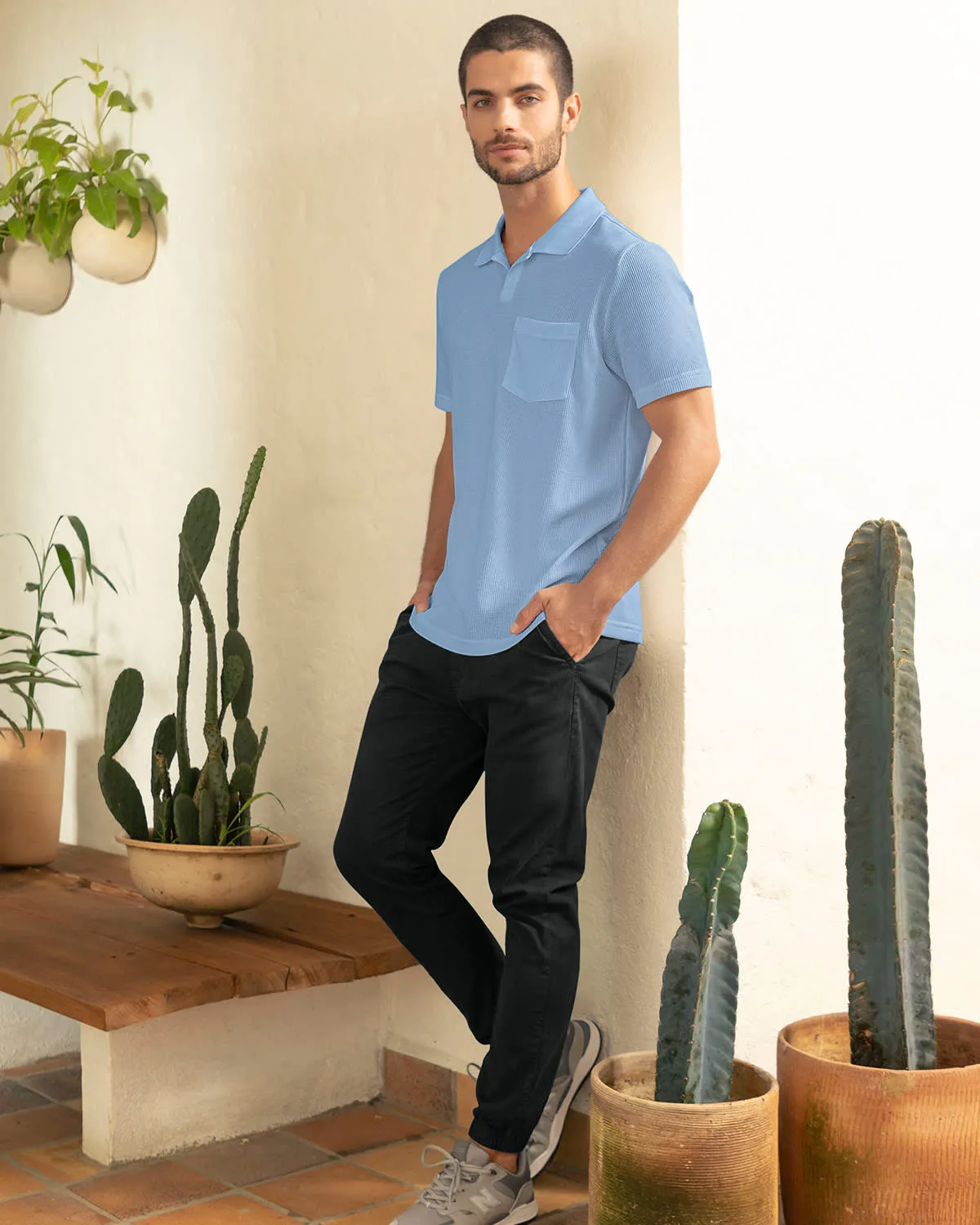 Camiseta tipo polo con bolsillo en frente