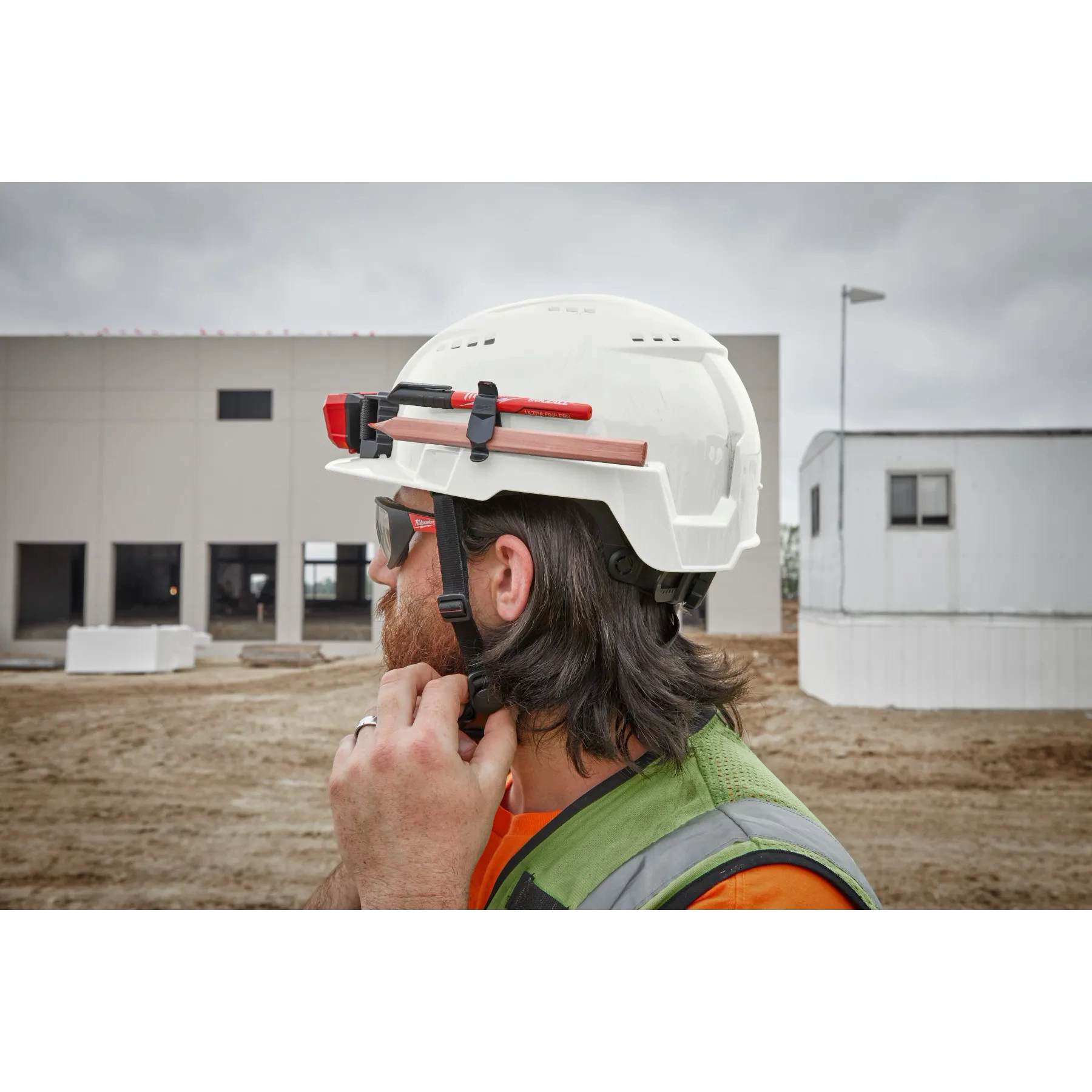 Casco de seguridad de ala delantera azul con ventilación (EE. UU.): Tipo 2, Clase C