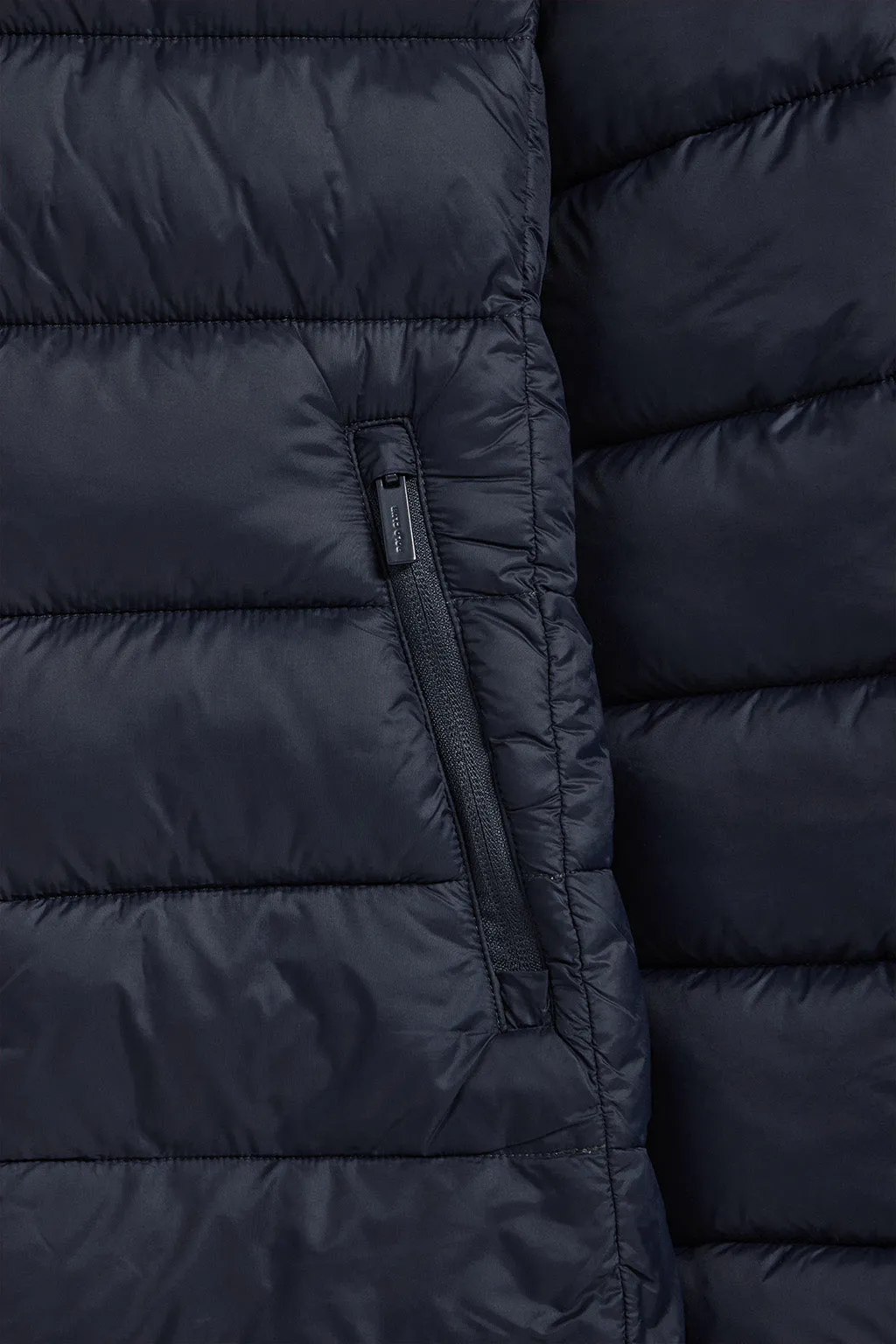 Chaqueta ultralight Susanne azul marino con bordado Rigby Go