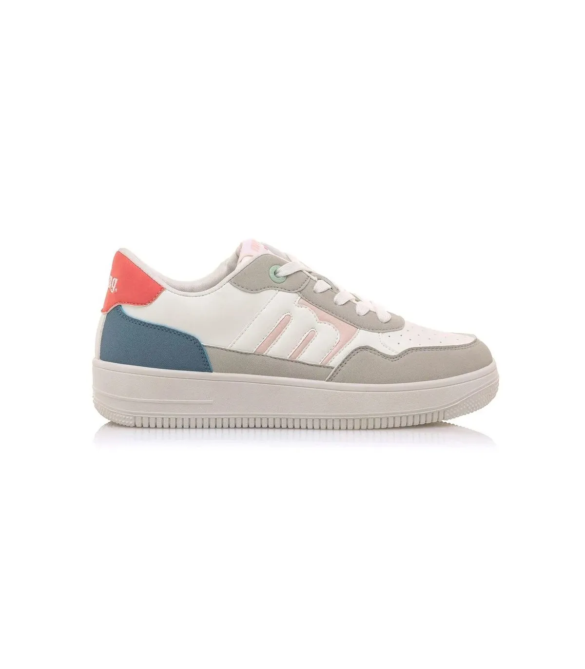 Deportivo blanco con colores azul y rojo