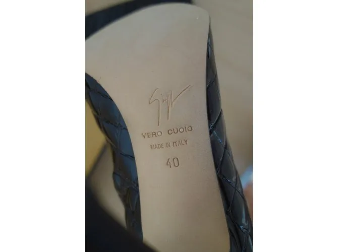 Giuseppe Zanotti Botas Castaño 