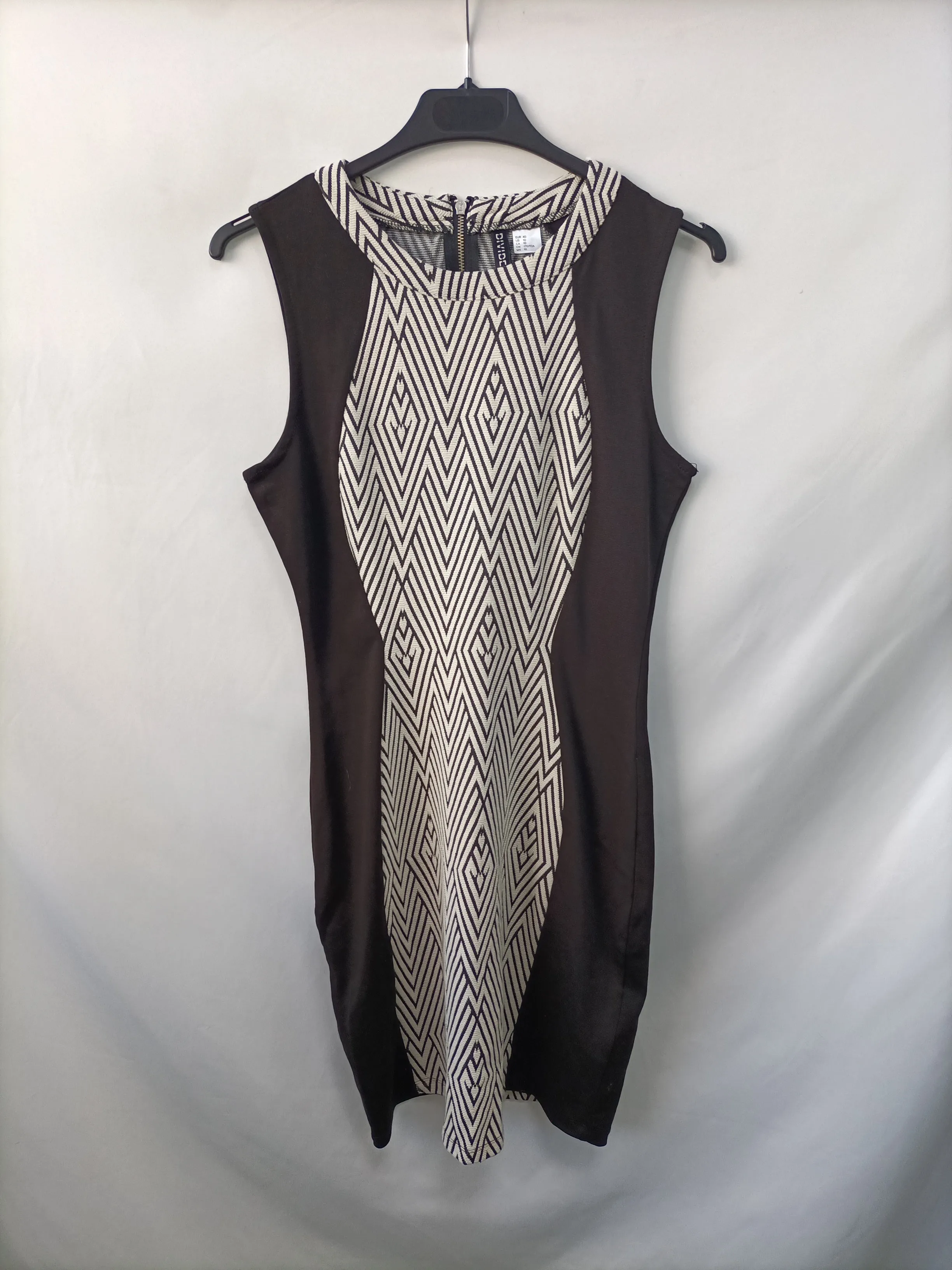 H&M. Vestido entallado rombos T.40