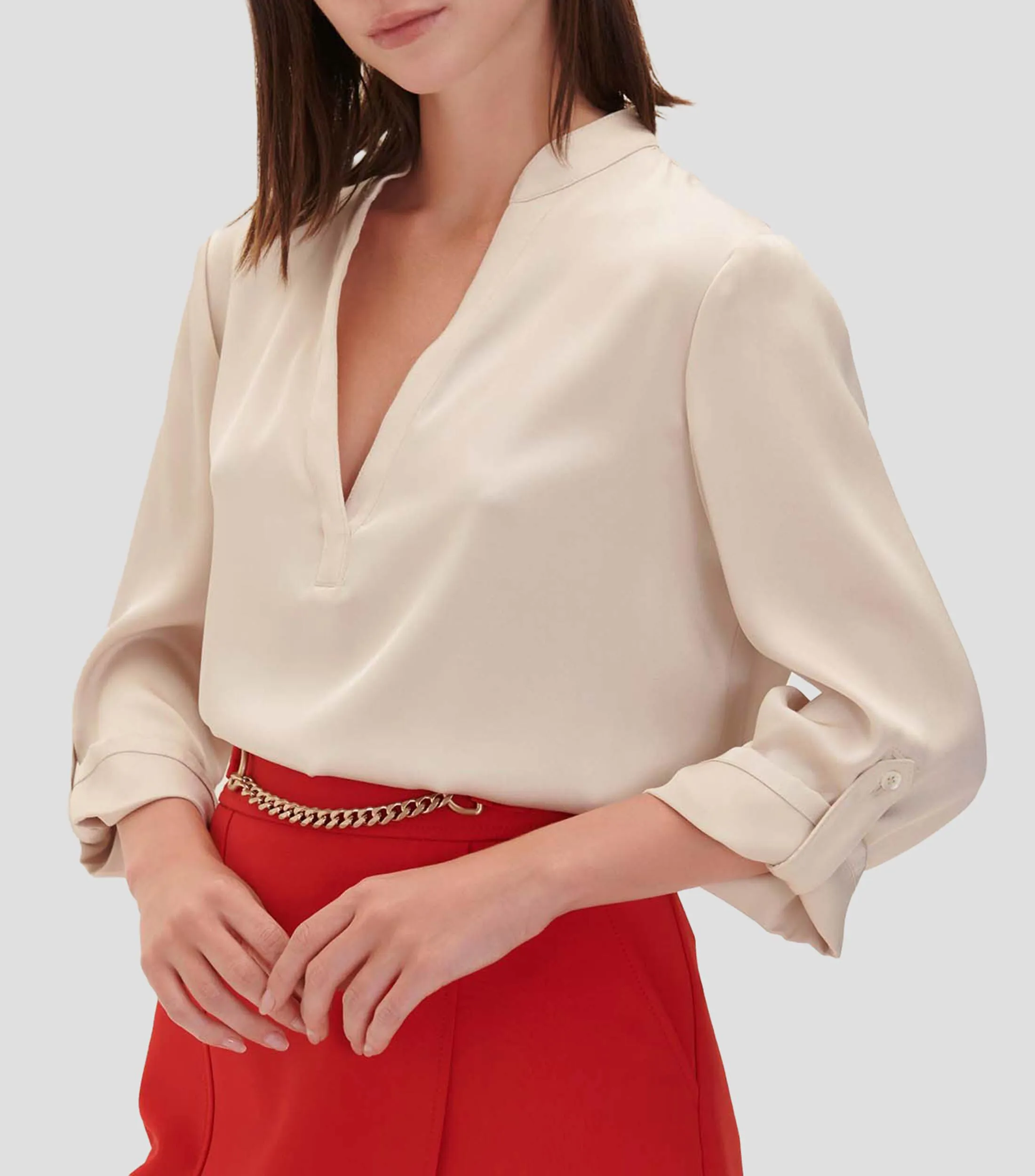 Julio Blusa de Satín Cuello Mao y Escote V Beige Mujer