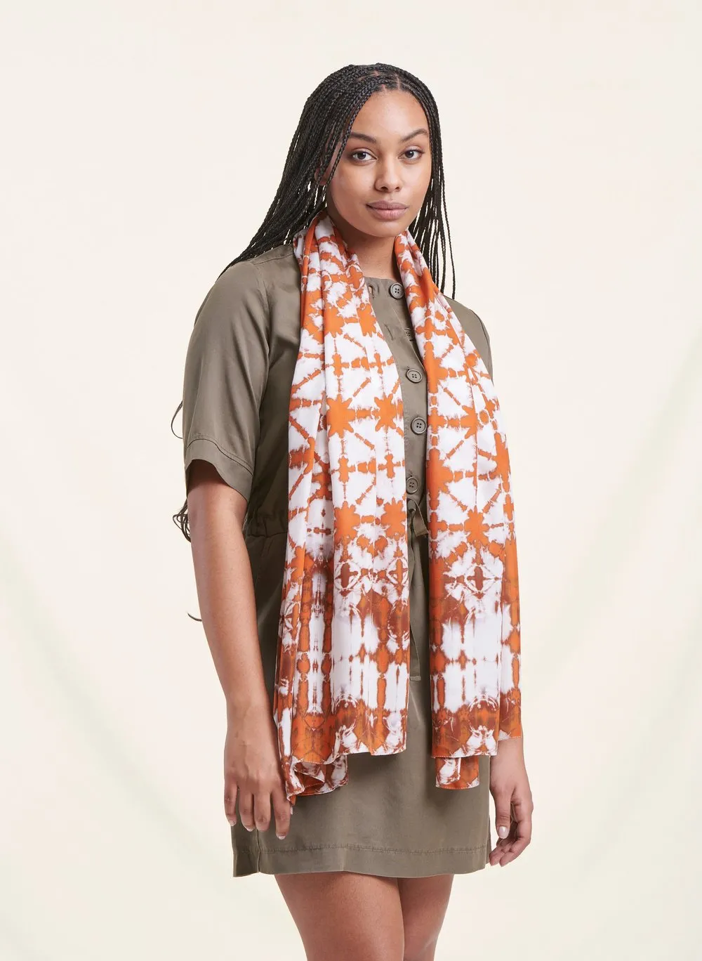 LA FEE MARABOUTEE Fular estampado en marron