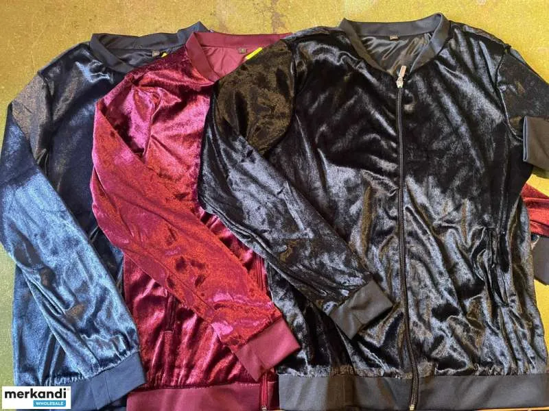 La ropa mezcla diferentes tamaños, tipos
