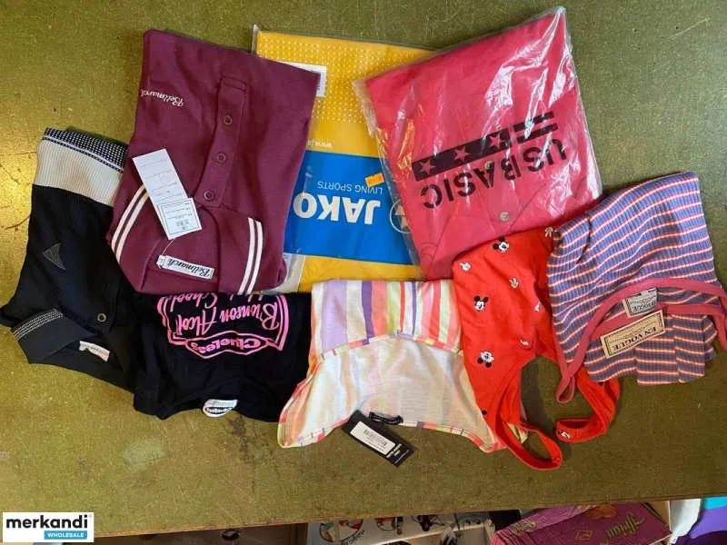 La ropa mezcla diferentes tamaños, tipos