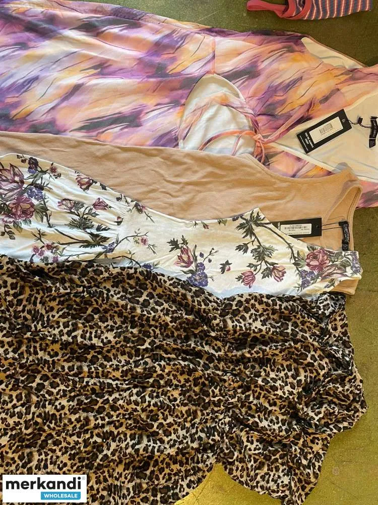 La ropa mezcla diferentes tamaños, tipos