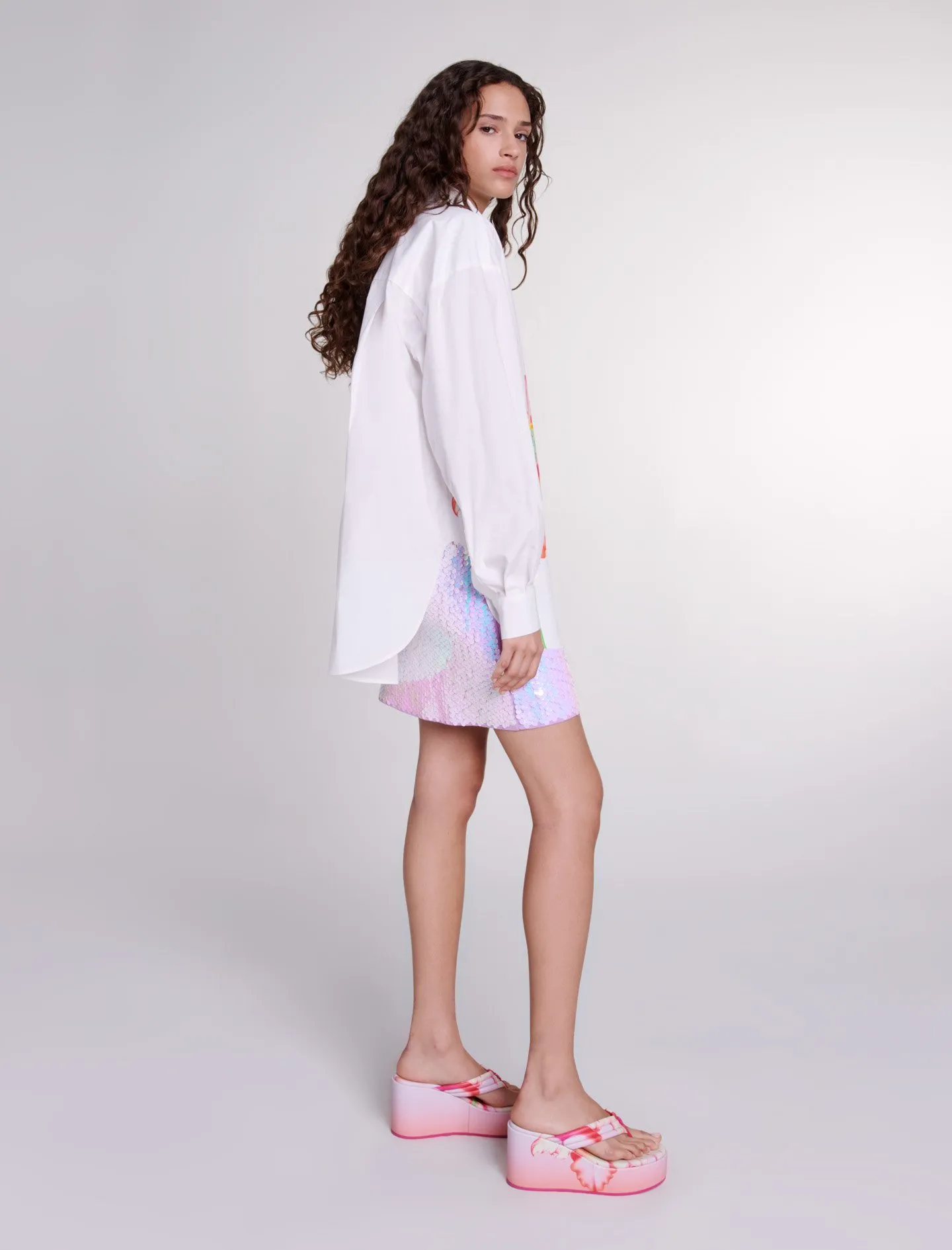 MAJE Camisa holgada de algodón estampada en blanco