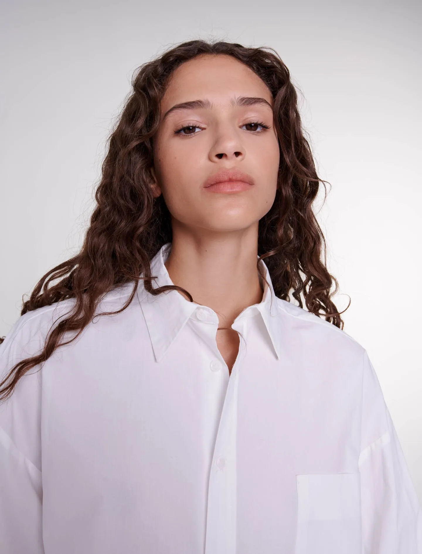 MAJE Camisa holgada de algodón estampada en blanco
