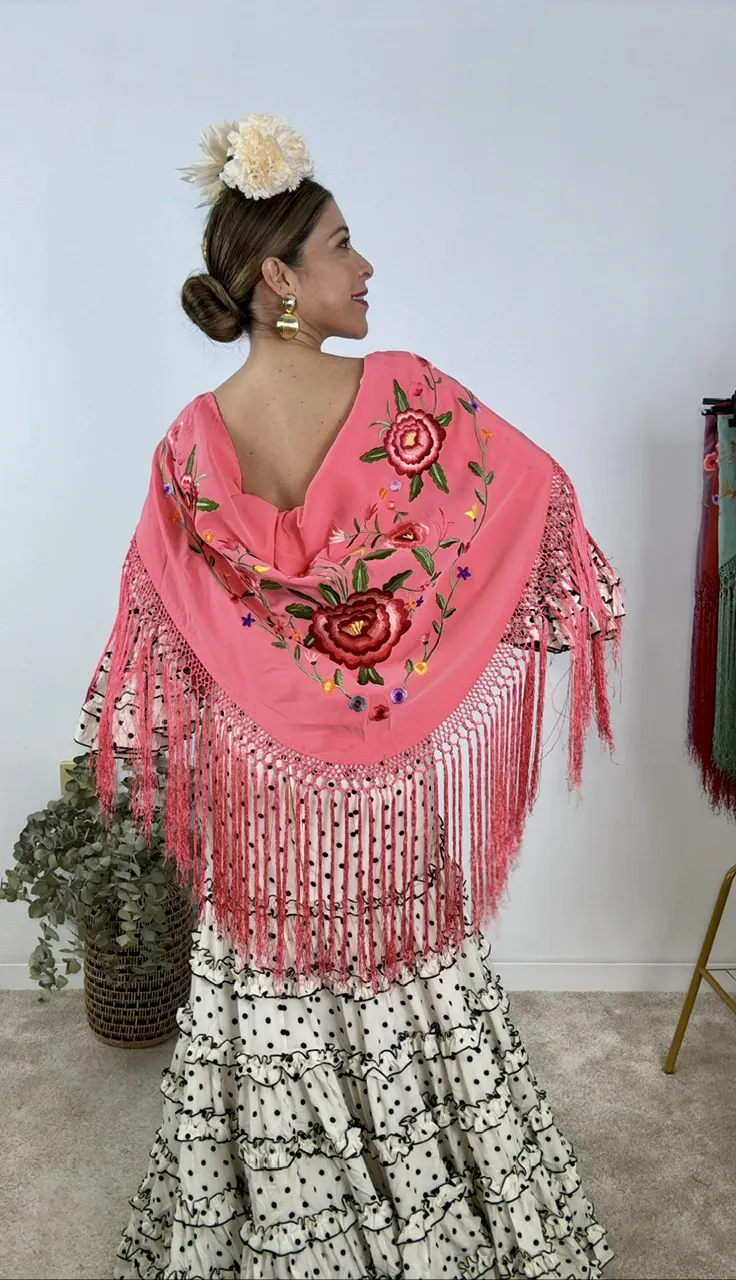 Mantón coral bordado
