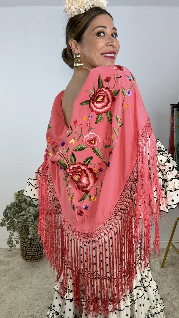 Mantón coral bordado