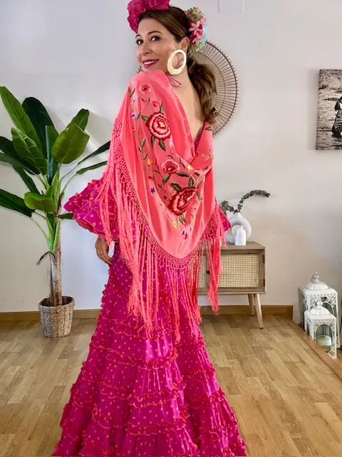Mantón coral bordado