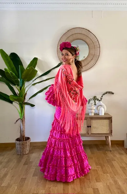 Mantón coral bordado
