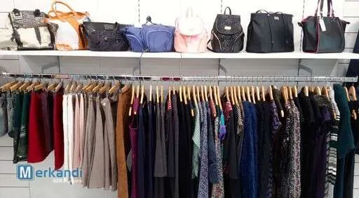 Mezcla de ropa de marcas premium