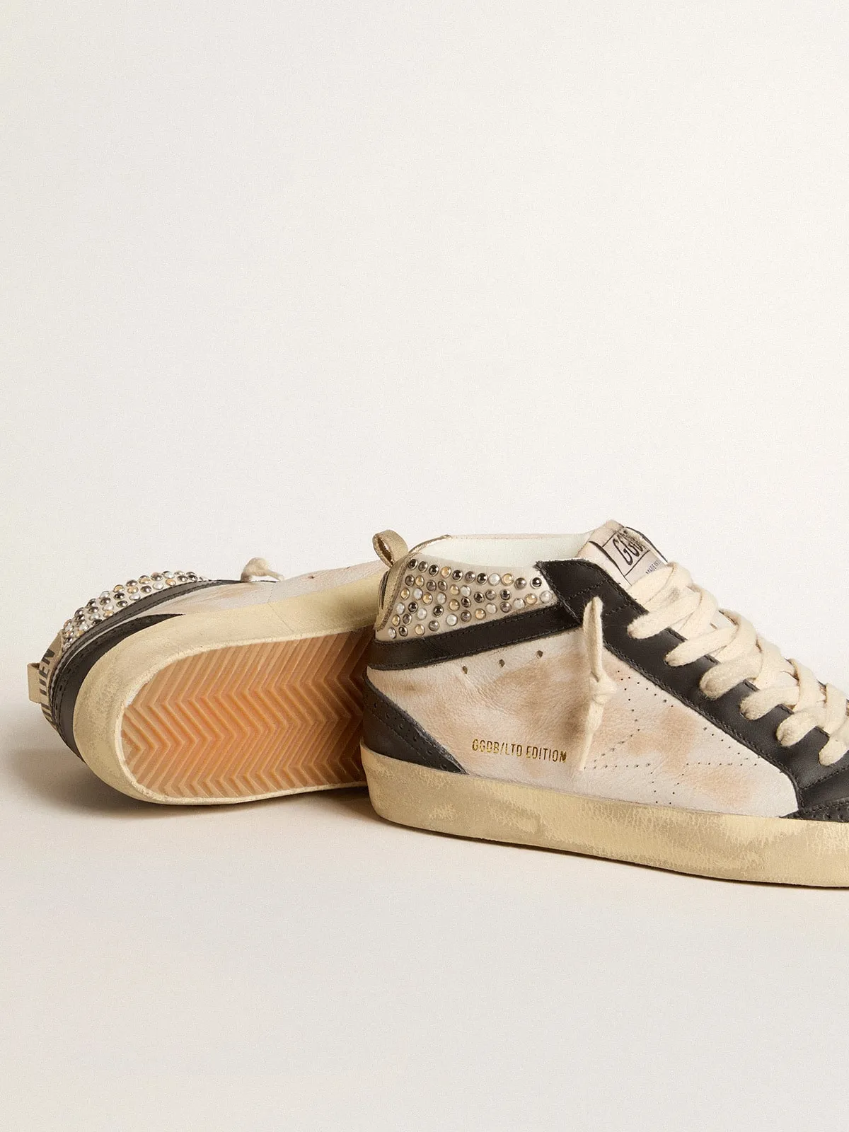 Mid Star LTD de mujer de piel blanca y negra con perlas y estrella perforada