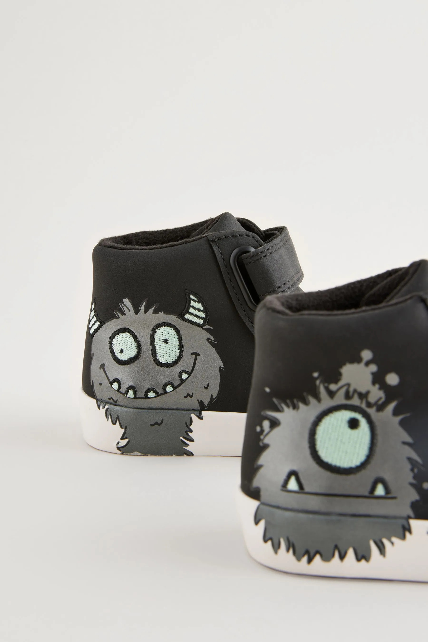 NEGRO CON MONSTRUO  WARM LINED ALTO TOP TOUCH FASTENING TRAINERS