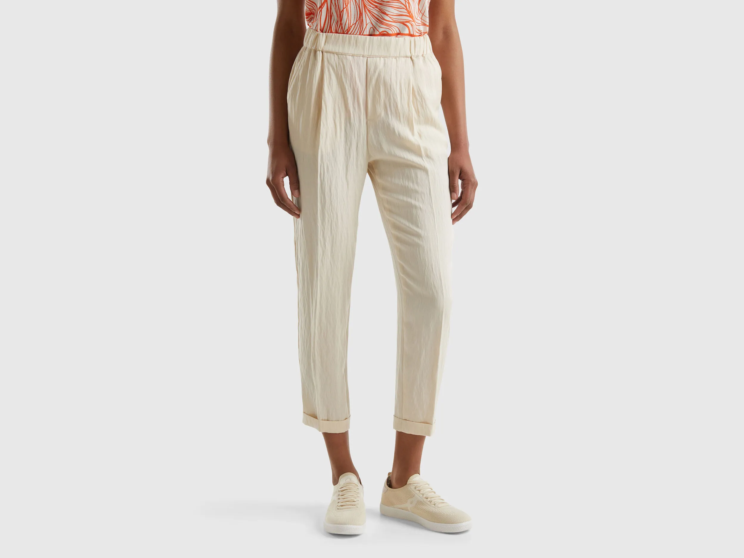 Pantalón con vuelta en mezcla de viscosa sostenible