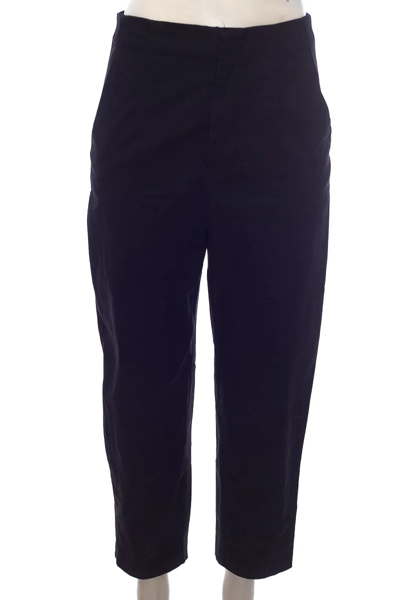 PANTALóN COLOR NEGRO  ZARA