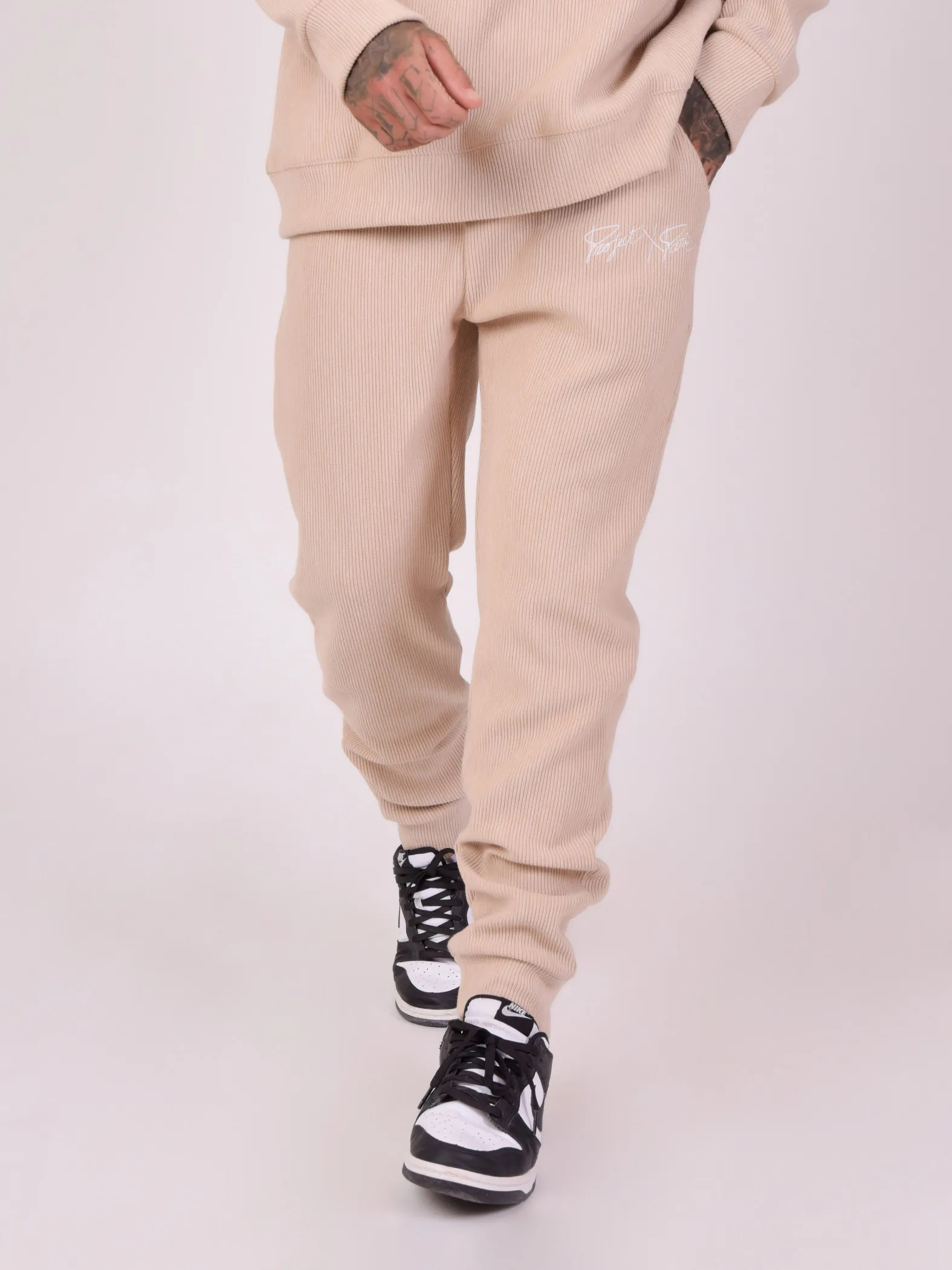 Pantalón de chándal de canalé con bordado sencillo