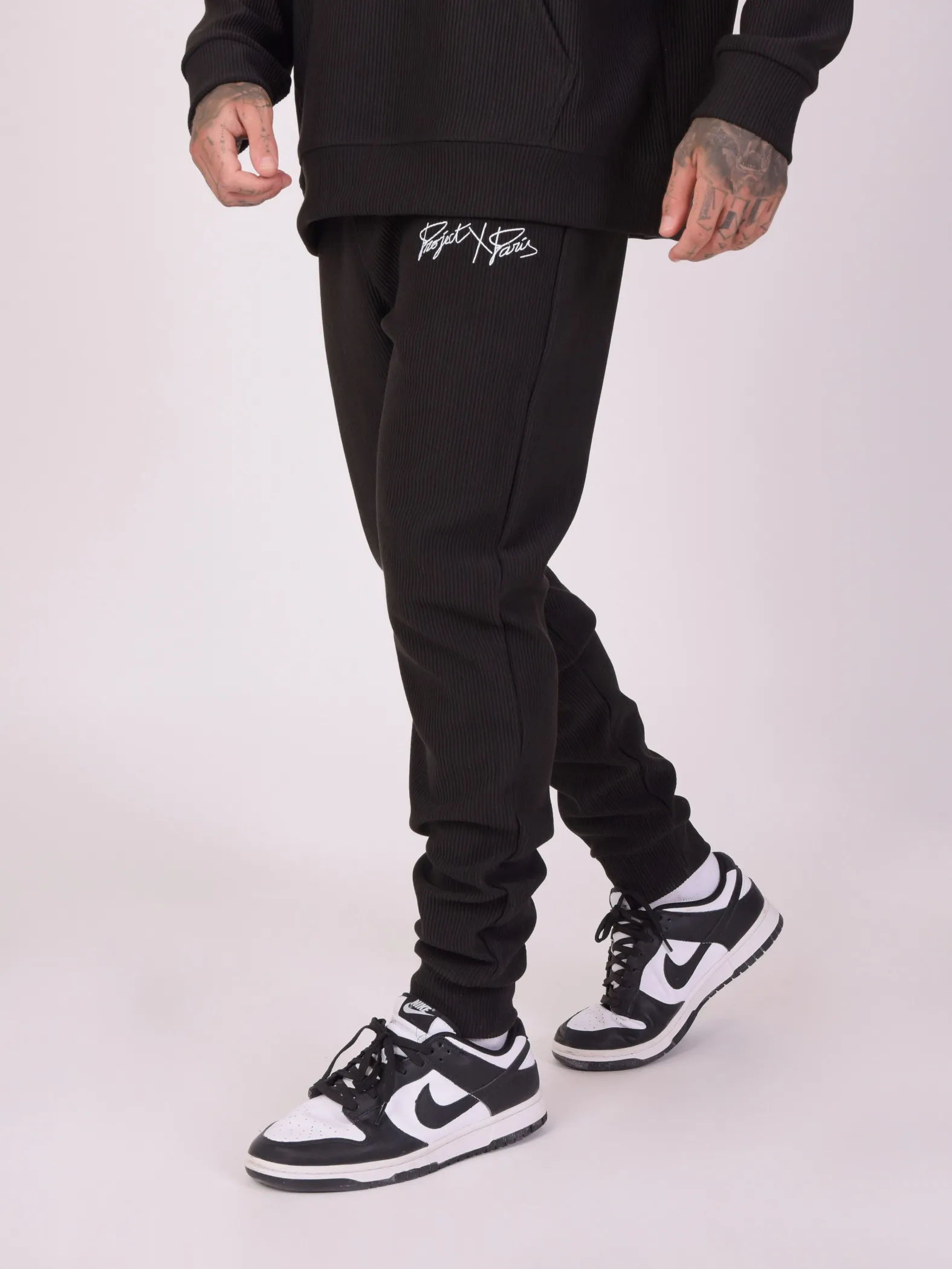 Pantalón de chándal de canalé con bordado sencillo