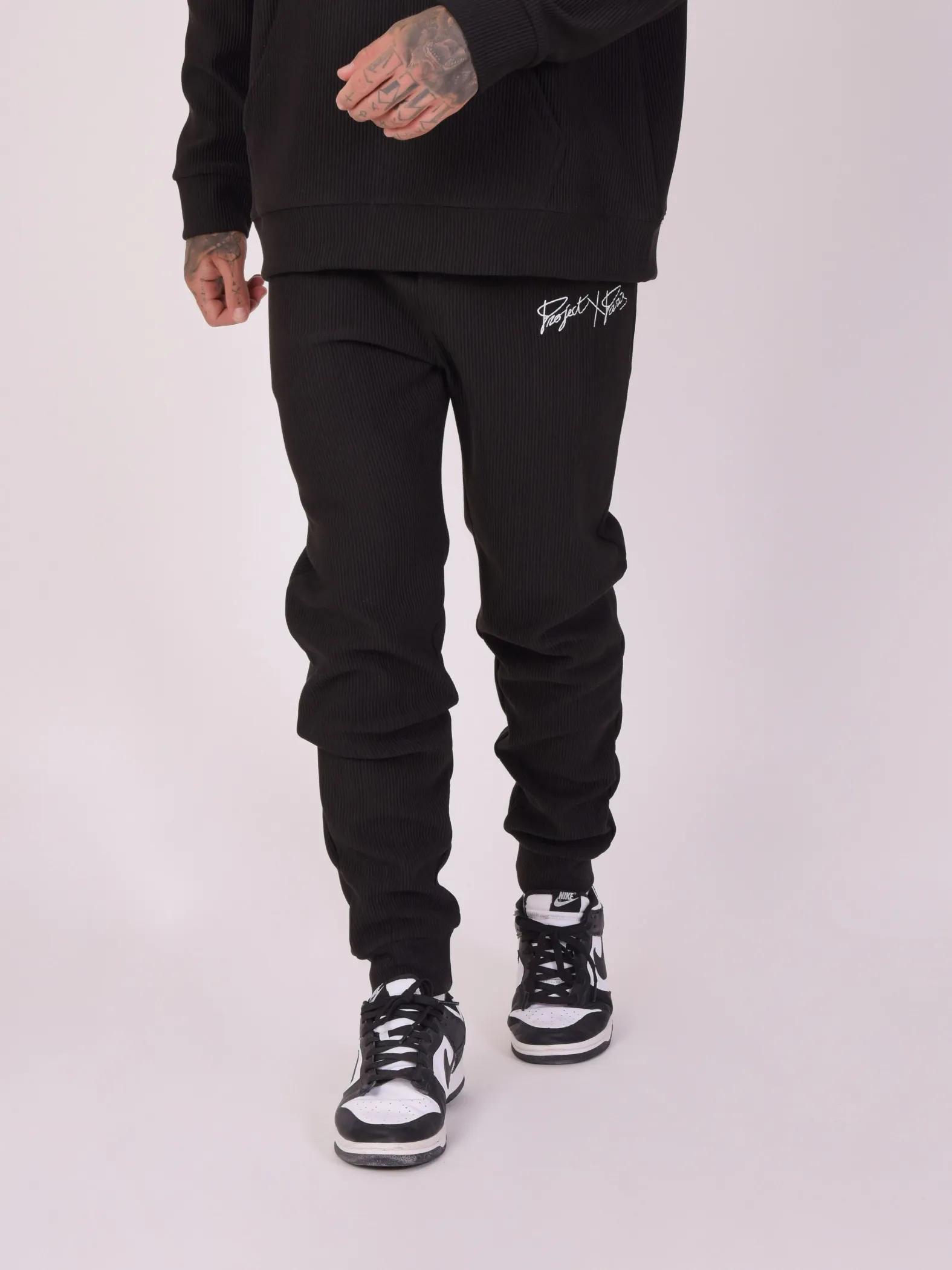 Pantalón de chándal de canalé con bordado sencillo