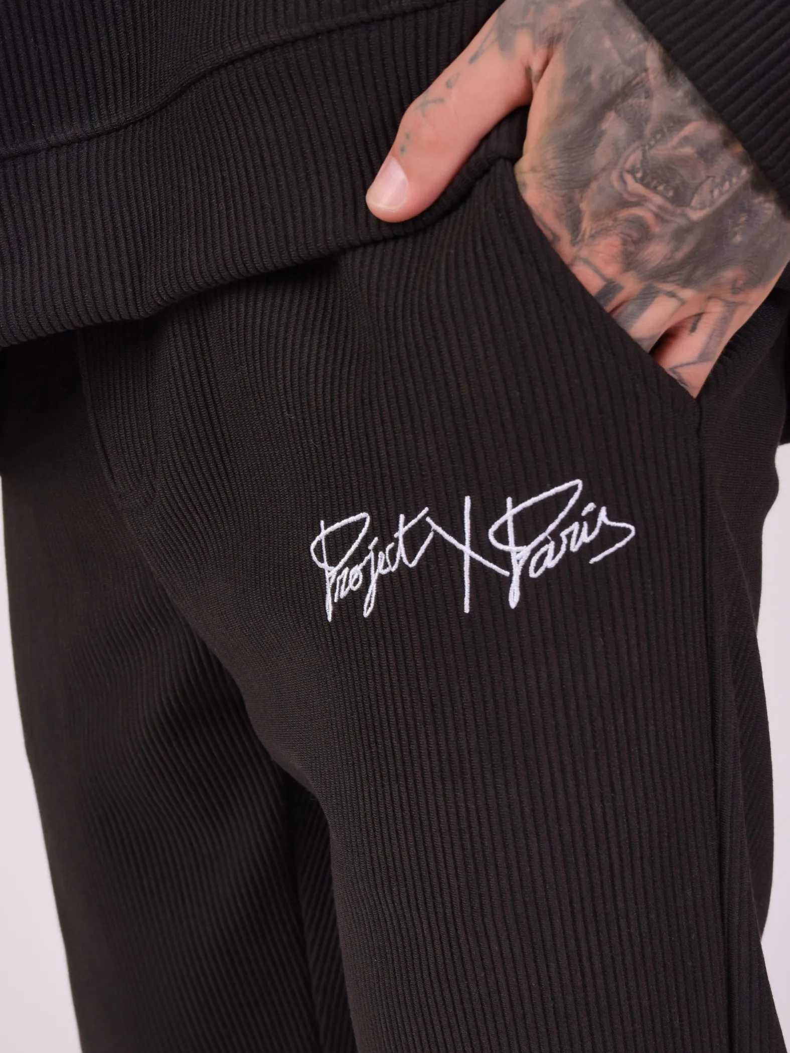 Pantalón de chándal de canalé con bordado sencillo