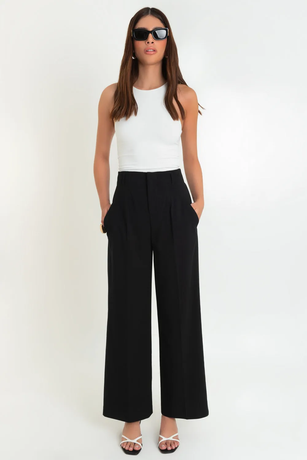Pantalón fit wide leg tiro alto con pinzas