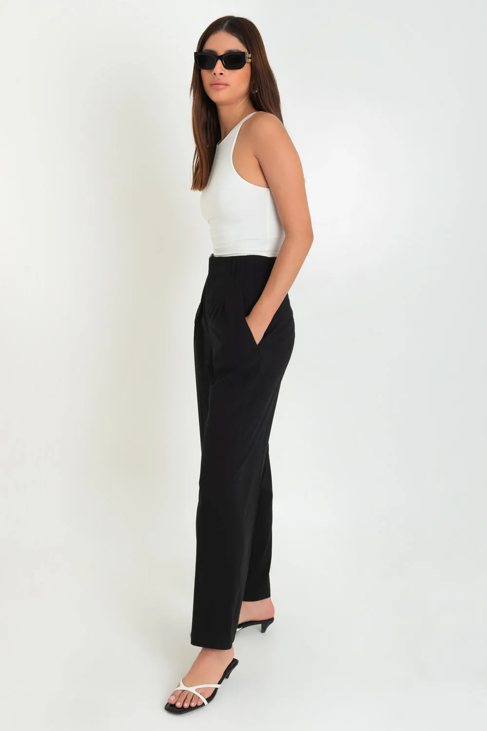 Pantalón fit wide leg tiro alto con pinzas