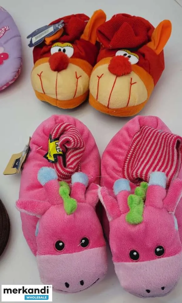 Pantuflas, hombres, mujeres y niños, nuevos artículos también beppi diferentes tallas