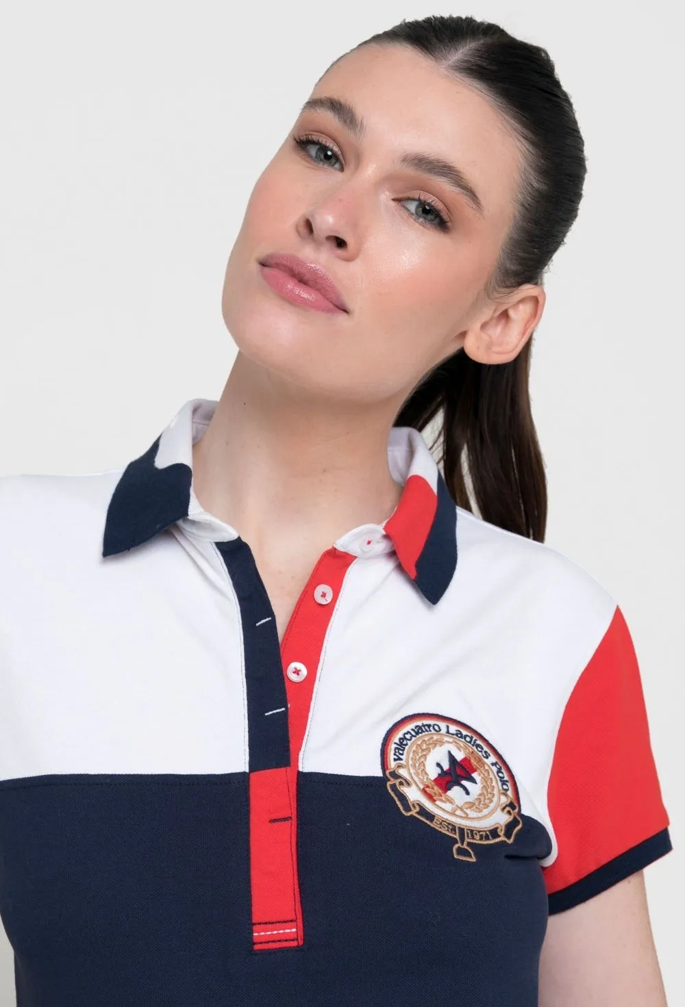 Polo rojo modelo tricolor