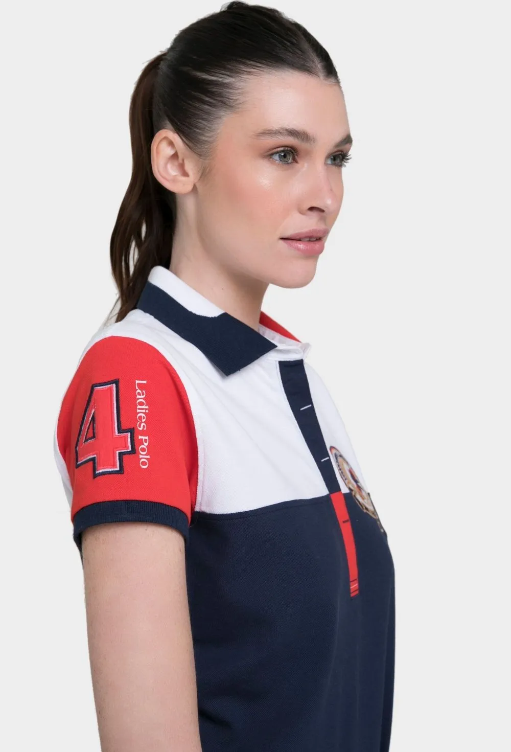 Polo rojo modelo tricolor