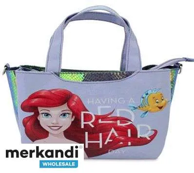 Productos de licencia Disney y otras para niños, neceseres, mochilas y sets de baño