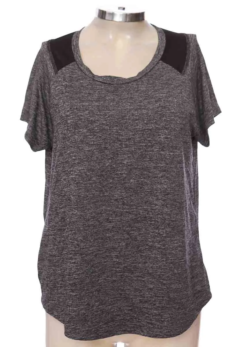 ROPA DEPORTIVA / SALIDA DE BAñO COLOR GRIS  GEF